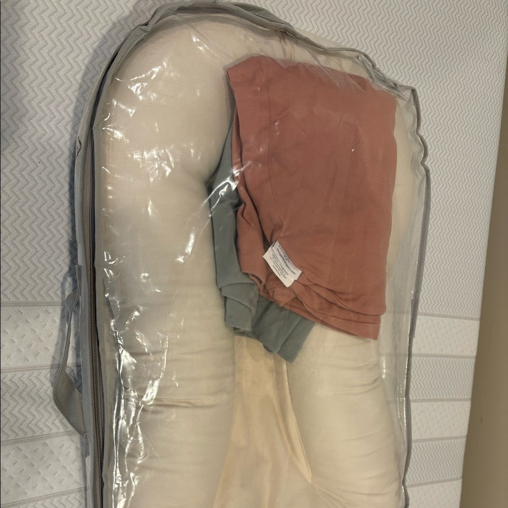 Snuggle Me Infant Lounger with Two Lounger Covers